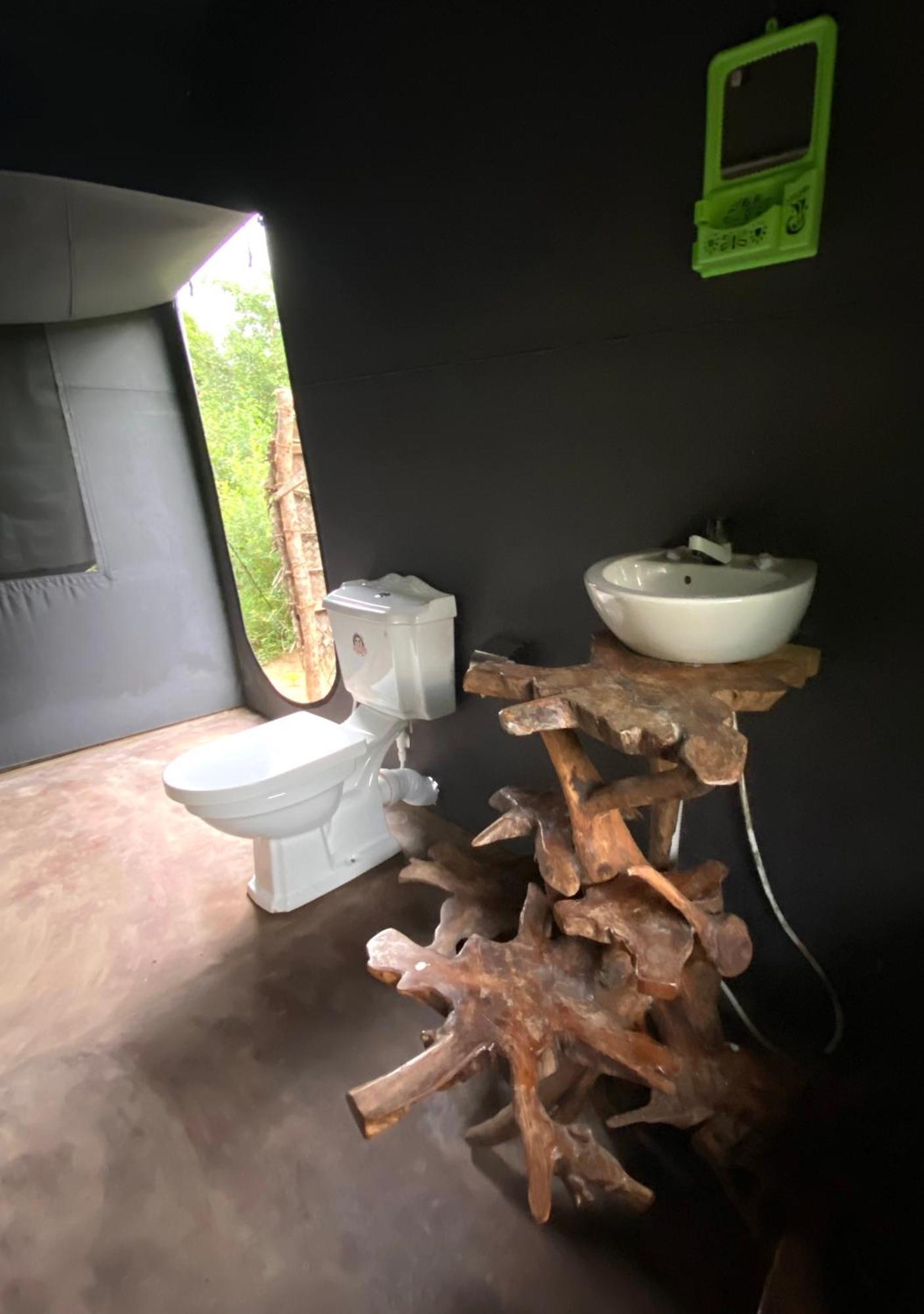 The Campers Lodge Yala Bagian luar foto