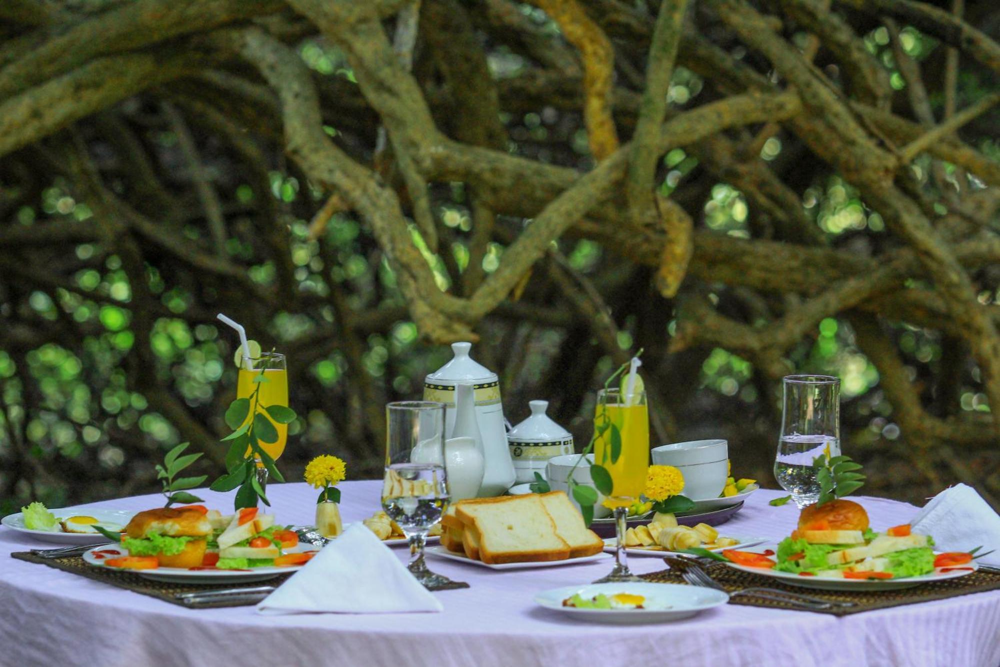 The Campers Lodge Yala Bagian luar foto